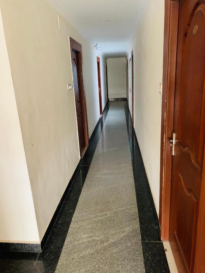 Hotel Half Moon Ченай Екстериор снимка
