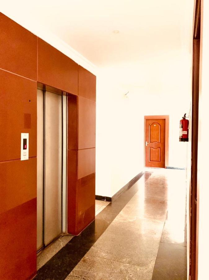 Hotel Half Moon Ченай Екстериор снимка